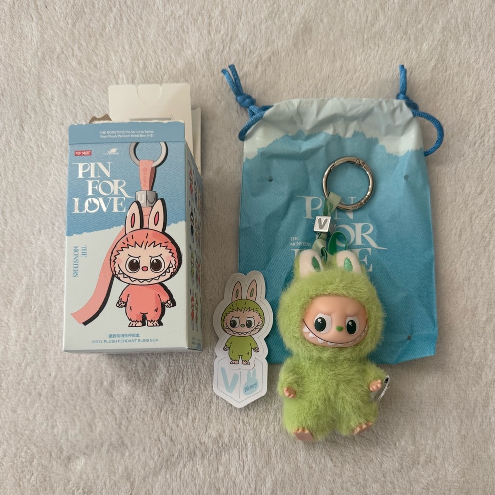 NEW Labubu The Monsters Pin for Love Vinyl Plush Pendent Series V (green)